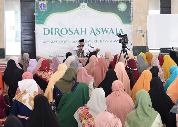 Dirosah Aswaja - Memuji Allah Sebelum Berdoa