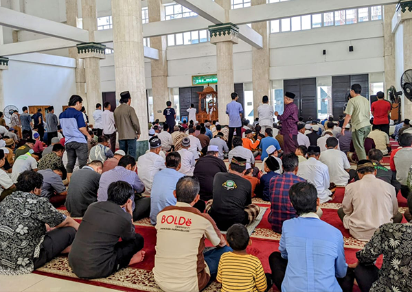 Khutbah Jumat - Keutamaan Bermunajat Dengan Bershalawat