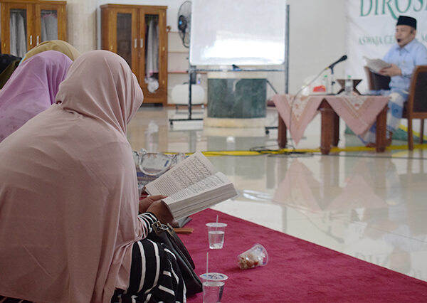 Dirosah Aswaja - Alasan Nabi Muhammad Shalat Tarawih di Rumah