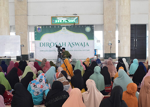 Dirosah Aswaja - adab istri terhadap tamu bukan mahrom